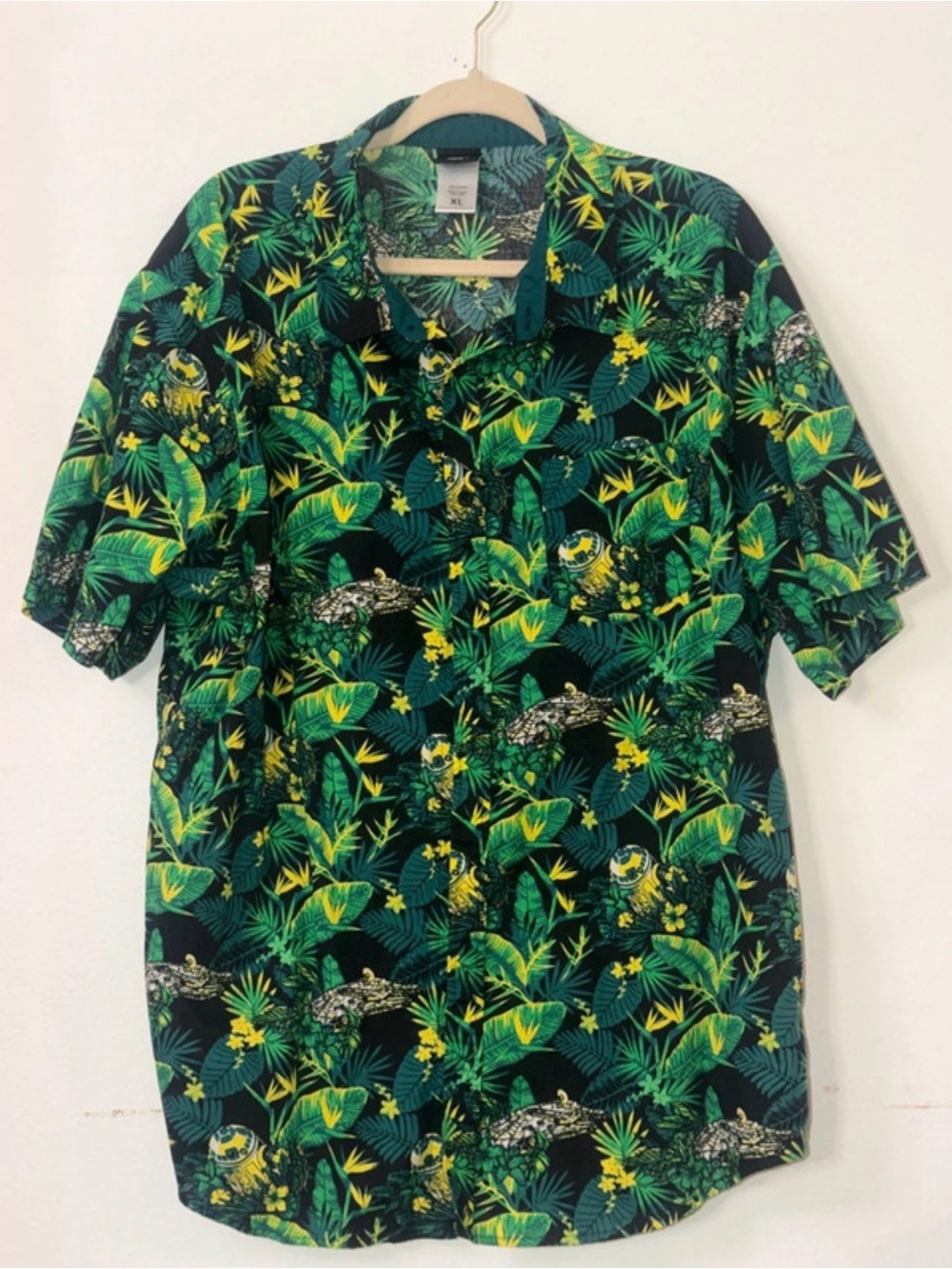 Star Wars R2-D2 Tropical Button-Up Shirt - Picture 2 of 6